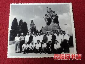 70年代合影黑白老照片