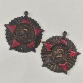 2枚1951年主席头像纪念章