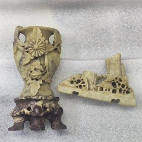 民国老寿山石雕刻花卉纹花瓶+山水笔架文房摆件
