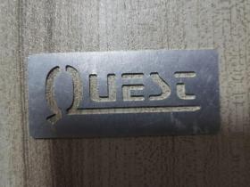 Quest金属标识牌1枚