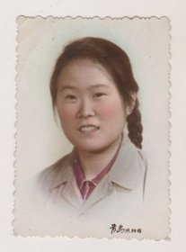 68年青岛照相馆美女彩照6*8.5厘米