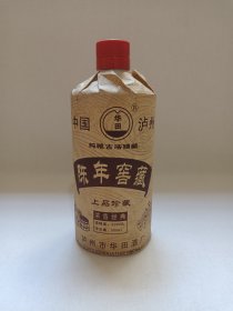 纯粮古法精酿《陈年窖藏酒（上品珍藏）--浓香型白酒》酒瓶·空瓶·瓷瓶·外包装瓶带原包封纸2010-2020年代左右（泸州市华田酒厂出品）