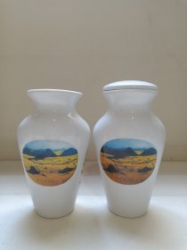 罗平金鸡峰丛《罗悦牌蜂蜜瓷瓶》空瓶·外包装瓶1990年代左右（云南罗平县蜂业基地项目中心出品，瓶底字款：中国曲靖）一对合售