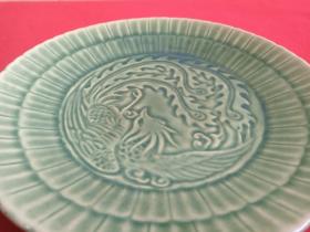 《绿釉凤纹葵口盘》约1960-1970年代（瓷盘、赏盘）