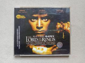 《魔戒首部曲：魔戒现身（The Lord of the Rings: The Fellowship of the Ring）指环王:护戒使者》国英双语·中英文字幕·2VCD电影·影视光碟、光盘、影碟2碟片1盒装2001年（江西文化音像出版社出版发行，J·R·R·托尔金小说改编，彼得·杰克逊执导，伊安·麦克莱恩、伊利亚·伍德、维果·莫特森、西恩·奥斯汀、奥兰多·布鲁姆和肖恩·宾等出演）