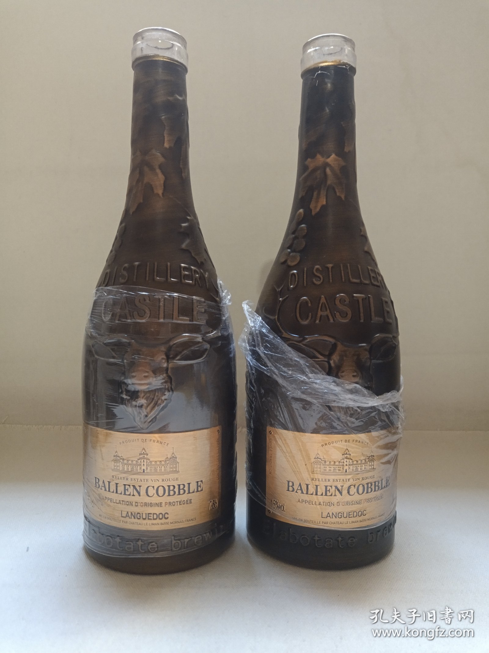 《百龄古堡·凯勒庄园：干红葡萄酒（酒精度15%/750ml）BALLEN COBBLE-LANGUEDOC》法国原瓶进口·酒瓶·空瓶·玻璃瓶·外包装瓶2023年4月10日（格兰保罗深圳国际贸易有限公司经销）一对合售