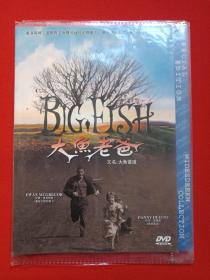 美国奇幻片《大鱼老爸：大鱼当道“大鱼奇缘，大智若鱼，Big Fish”》DVD-9电影光碟、光盘、专辑、唱片、影碟1碟片1袋装2003年（哥伦比亚影业公司出品，丹尼尔·华勒斯（Daniel Wallace）Big Fish改编，蒂姆·伯顿执导，伊万·麦克格雷格、阿尔伯特·芬尼、杰西卡·兰格出演）