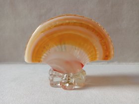 《扇贝型高级琉璃烟灰缸/琉璃摆件》1960-1980年代左右(黄色花纹)