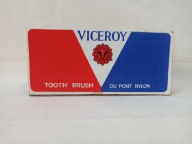 《“总督”牌牙刷--TOOTH BRUSH（型号：102型）VICEROY 102》1980-1990年代左右（硬软二重植毛NEW）一盒12支合售