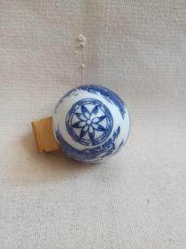 青花瓷器《木柄花瓣纹·山水亭台人物行船图·尖底水盂式（青花鸟食罐）》约1990-2010年近现代左右