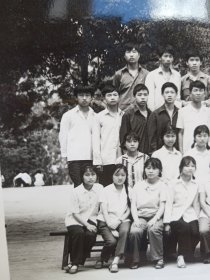 专题合影照第115--云南易门铜矿狮子山《矿中学八二届高中理一班全体同学毕业合影留念1982.6.19日》黑白原版老照片、老相片、老像片 、老资料一张