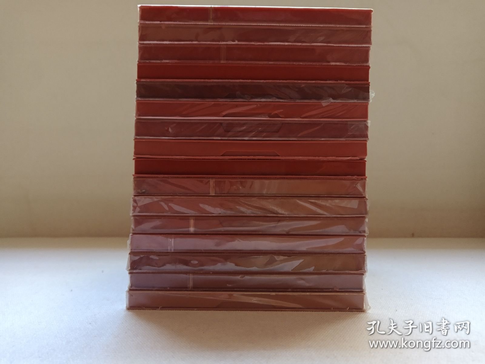 《三毛流浪记、春桃、留住心中的月亮、好小子之苦儿流浪记、缘尽今生、流泪的红蜡烛、姊妹花、中国的小皇帝、灵感女神、寡妇、天使与魔鬼、红粉（主演：乐慧、吴冕）、小毛孩夺宝奇缘、炮打双灯、白粉妹、最后一个皇妃》经典老电影/优秀故事片/家庭伦理片等·2VCD2.0影视光碟、光盘、影碟1990年代2碟片1盒装（广西文化/内蒙古文化/厦门文化/广州音像出版社等出版发行）一批16盒合售