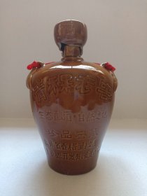 吉塘牌《青稞老窖酒（珍品窖藏）--云南小曲清香型白酒》瓷酒坛·酒瓶·酒坛·空瓶·瓷瓶·瓷坛·外包装瓶2010-2020年代左右（香格里拉市康生资源开发有限责任公司出品）