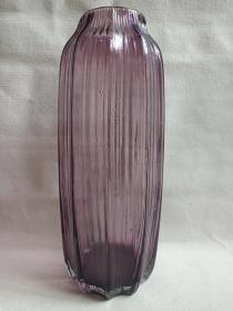 《葡萄紫色十棱紧口：玻璃插瓶·玻璃储物瓶·玻璃花瓶·玻璃摆件·玻璃观赏件》约1970-1990年代左右（十棱纹瓜瓣型玻璃工艺制品）一对合售