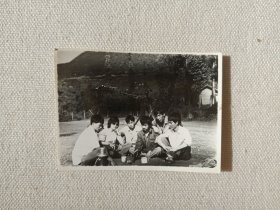 一般合影照第170-《大理地区民防射击演练等单身及众人合影（高射机枪等）》约1960-1980年代左右黑白老照片、老相片、老像片 、老资料一批3张合售