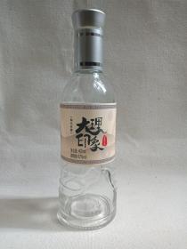 《大理印象酒（陶坛林藏）--米香型白酒》空酒瓶·空瓶·玻璃瓶·外包装瓶2022年1月18日（云南品斛堂酒业有限公司出品）