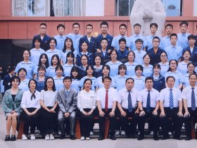 专题合影照片第135-大理《下关一中2021届426班毕业留影》2021年5月彩色过塑合影老照片、老相片、老像片 、老资料一张