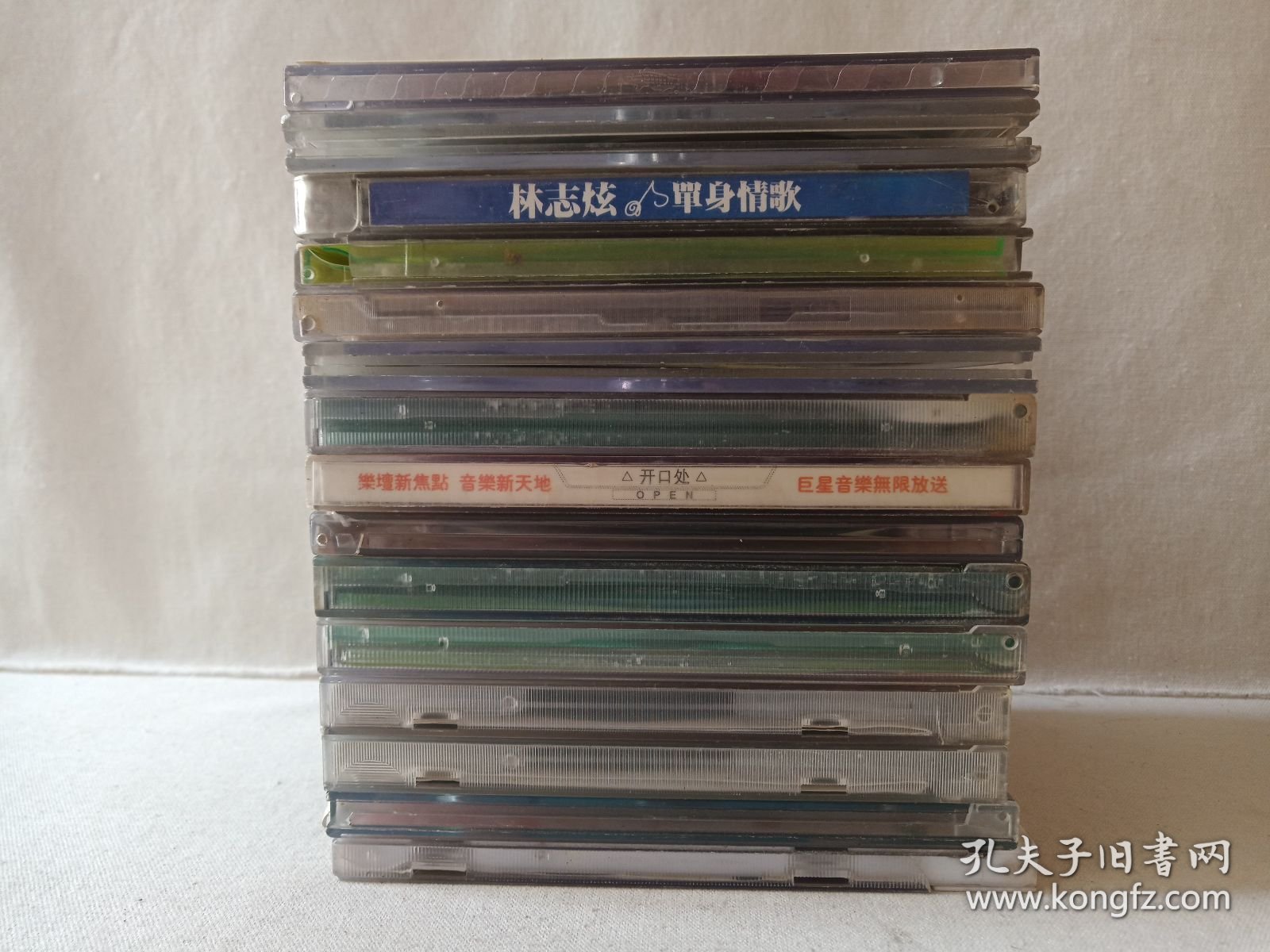 阿杜A-Do（坚持到底、爱一个人）、LIVE ＆BASIC BEYOND（三人组纪念黄家驹演唱会）、迪克牛仔（别回头）、流星花园（F4演唱会）、王力宏（唯一）、光良（童话）、动力火车Power Station（酒醉的探戈2001）、RICHIE任贤齐（冰力十足）冰红茶广告主题歌、郭峰经典、台湾四虎、林志炫（单身情歌）》 音乐歌曲CD/VCD影音光碟、光盘、歌碟、唱片1-2碟片1盒装12盒合售补图1