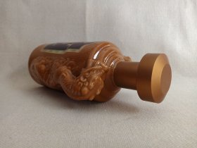 标尖:MOUT《百年赖埔酒瓶(80)--酱香型白酒瓶(0.5L/1斤容量)》空酒瓶·黄釉龙纹瓷瓶·外包装瓶·2010年代(阜新赖茅酒厂/原贵州茅台酿酒厂阜新分厂出品)裸瓶一对合售