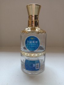 世母庆福《孔雀果酒（水果蒸馏酒）》空酒瓶·空瓶·玻璃瓶·外包装瓶2016年5月28日（云南省弥勒市弥勒福酒业有限公司生产，云南双廊雀文化旅游有限公司出品。）