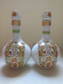《四特酒（东方韵）/四特东方韵--特香型白酒》酒瓶·空瓶·白瓷瓶·外包装瓶2010-2020年代（四特酒有限责任公司出品）一对合售