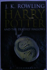 HARRY POTTER-and the deathly hallows(哈里·波特-与死亡圣器）（第7部）（英文版）