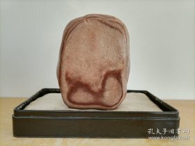 新进卫河原石3778“眼镜”（色彩鲜亮，石型端正，自然天成）、卫河原石5337“三重山”（色彩丰富，层次分明，立体感强，石型完好）、卫河原石3356“赤壁怀古”（场面宏大，震撼视野，石型完美） （店庆大酬宾，可零售，共3块，每块8元）
