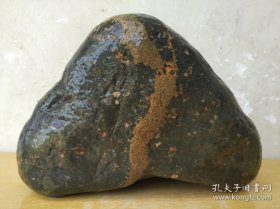 新进卫河原石5998“南岳早春”（画面精美，自然天成，石型非常好，底部平坦）、洛阳奇石349梅花石原石“金梅、古树、新花”（画面震撼，自然直立摆放） （店庆大酬宾，可零售，共2块，每块88元）