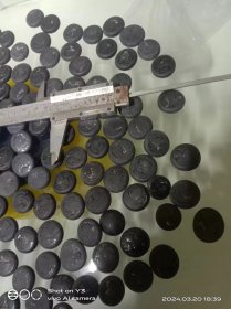 古代围棋子黑子181  白子180 品鉴图尺寸见图   ，五毒图纹，五毒是蛇、蝎子、蜈蚣、蟾蜍、壁虎五种动物的通称。其纹饰常被用来象征以毒攻毒，驱邪避灾，,五毒图纹最早出现春秋战国此图纹，其中蜈蚣是五毒之首，因为蜈蚣身上长有很多对足,所以蜈蚣也象征着富足。