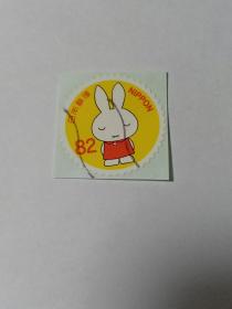 日本邮票 异形邮票 82日元 米菲兔 2016年发行 邮票剪片 米菲兔，诞生于1955年，是世界上图画书作家之一的荷兰画家迪克·布鲁纳创作的经典动画人物。米菲深受全世界各地小朋友的喜爱