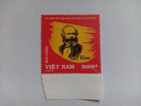 越南邮票3000D 2018年卡尔·马克思诞辰200周年 马克思签名像 新票未使用，带白边 马克思1818-1883全世界无产阶级和劳动人民的伟大导师。马克思主义的创始人，第一国际的组织者和领导者，马克思主义政党的缔造者，全世界无产阶级和劳动人民的革命导师，无产阶级的精神领袖，国际共产主义运动的开创者。主要著作《资本论》《共产党宣言》等。他创立了经济理论《资本论》确立他的阐述原则是"政治经济学批判