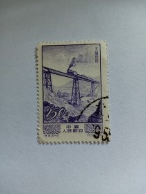 老纪特邮票 1954年经济建设 特8（8-5） 250元 天兰铁路 飞驰在铁路桥上的火车 天兰铁路是指天水到兰州的铁路,它属于陇海铁路的一部分。这条铁路早在1946年5月开工修建,然而到1949年才完成整个工程量的13%。1952年天兰铁路建成。1952年9月29日首列列车从天水站开向兰州,标志着天兰铁路全线通车。