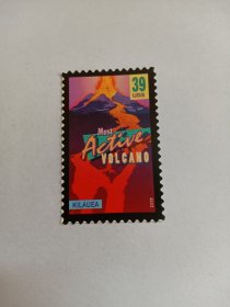 美国邮票 39c 2006年的美国奇观-最伟大的土地 最活跃的火山 基拉韦厄火山 火山喷发和流淌的岩浆 新票未使用 背面带文字介绍 基拉韦厄火山位于美国夏威夷岛东南部，是世界上最大的和最壮观的火山口之一，活动力旺盛的活火山，从1983年开始就没有停止过喷发。山顶有一个巨大的破火山口，直径4027米，深130余米，其中包含许多火山口