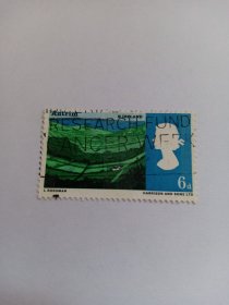 英国邮票 6d 1966年风景 北爱尔兰安特里姆 峡谷 L. Rosoman绘画  L. Rosoman英国著名画家，以其独特的绘画风格和对光线的运用而闻名。他的作品通常以油画为主，描绘了英国的风景和人物。