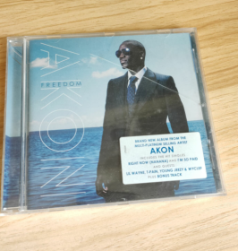 英版  akon freedom