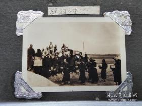 日军和中国百姓物资交换 日本老照片 民国时期老照片 照片长6厘米，宽4.2厘米
