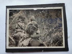 骑兵照片 马上行军 日本老照片 民国时期老照片 照片长8.5厘米，宽6厘米
