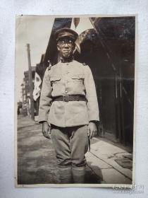 站立单人照 肖像照 日本老照片 民国时期老照片 照片长8厘米，宽5.5厘米