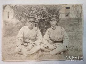 两人合影 日本老照片 民国时期老照片 照片长10厘米，宽7厘米