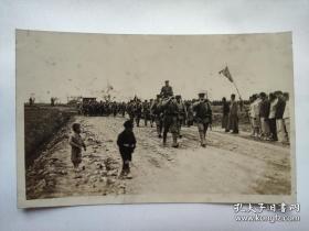 行军 日本老照片 民国时期老照片 照片长14厘米，宽9厘米