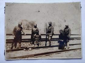 铁道边 游击队 日本老照片 民国时期老照片 照片长9.5厘米，宽7厘米