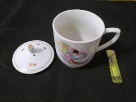 瓷器茶杯：图案嫦娥奔月+南通轴瓦厂赠（为实现新时期的总任务而奋斗）（1979年）（香茗品味）