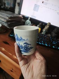 高性价比包邮 青花贴花敞口杯（贴花，非釉下彩和手绘，请留意。但不影响使用。杯子大小称手、图案精美、青花色彩鲜艳。口径8.3底径6.5高9重约290g，很压手。如此大小，可作茶杯饮料杯啤酒杯漱口杯，甚至也可作案头笔筒）