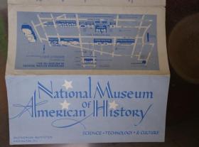 NATIONAL MUSEUM AMERICAN OF HISTORY美国国家历史博物馆 1994年 16开折页 英文版 美国国家历史博物馆地下一层、一层、二层、三层展馆分布图。手绘国家历史博物馆位置图，位于华盛顿国家广场史密森国家博物馆附近。