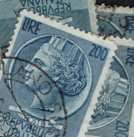 外国邮票ZA14，意大利邮包邮票戴城冠的意大利女神像 200L，1枚