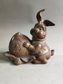 全铜兔子抱寿桃 做工精细 有收藏价值