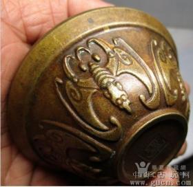 富神贵仙，碗型铜笔洗；重360克.碗口值经；8厘米