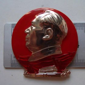 (像章9651)天安门梅花图案章95品