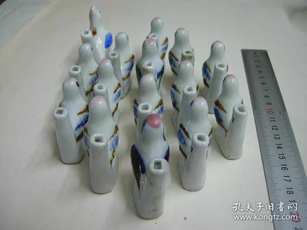 早期景德镇出的动物造型瓷哨子15个