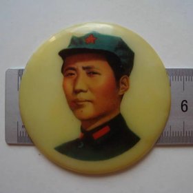 (B1749像章)5.5厘米，八角帽塑料章95品